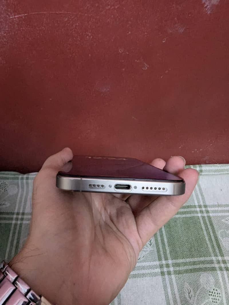 Apple iPhone 15 Pro Max 3