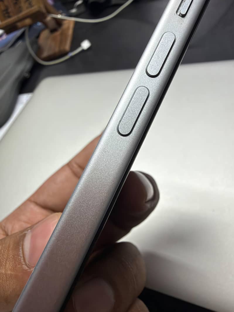 Apple iPhone 15 plus 6