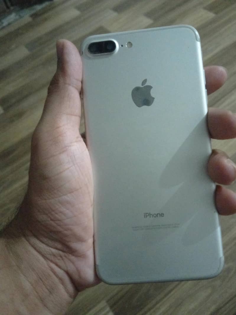 Apple iPhone 7 Plus 1