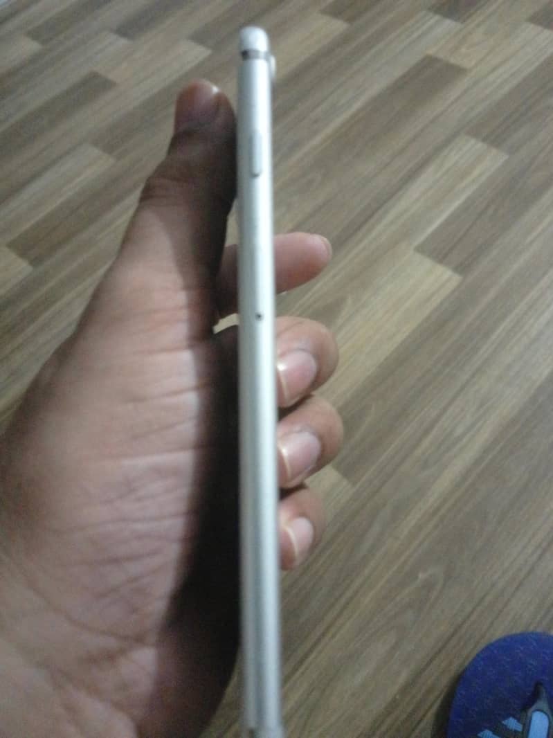 Apple iPhone 7 Plus 2