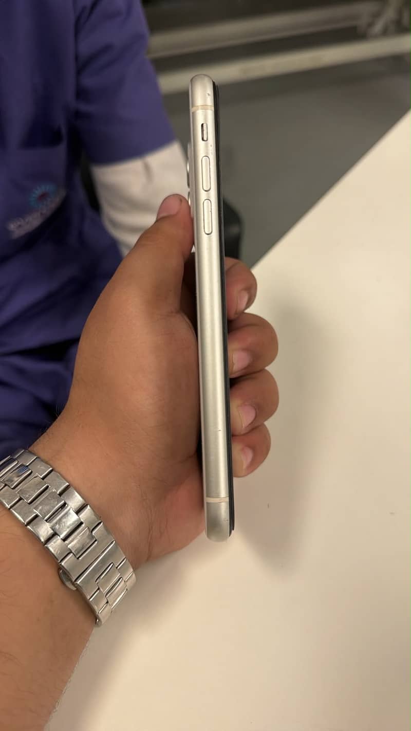 Apple iPhone 11 3
