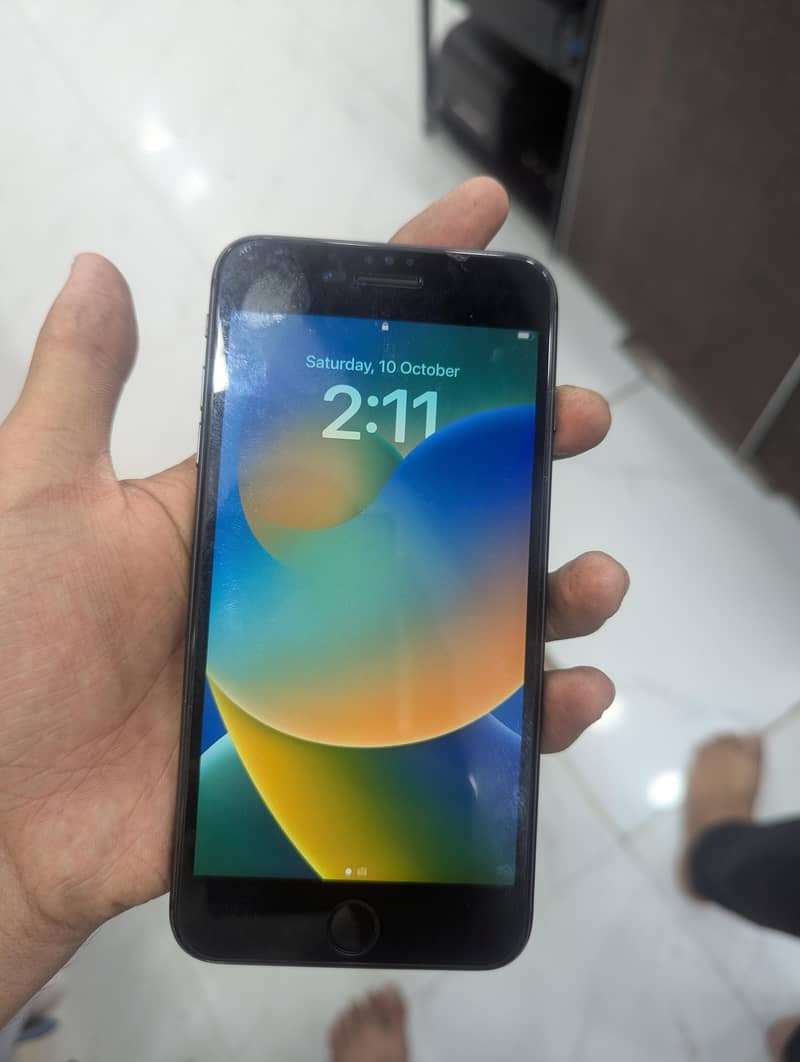 Apple iPhone 8 Plus 3