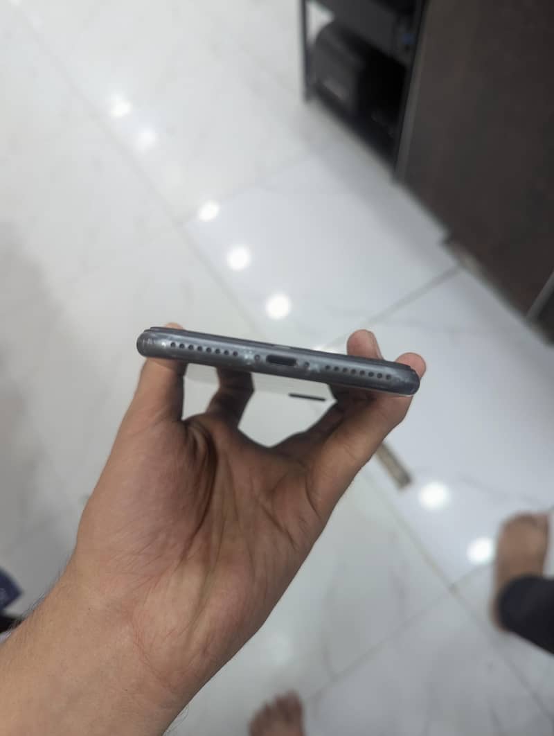 Apple iPhone 8 Plus 4