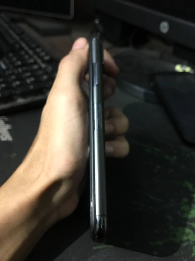 Apple iPhone XS 3