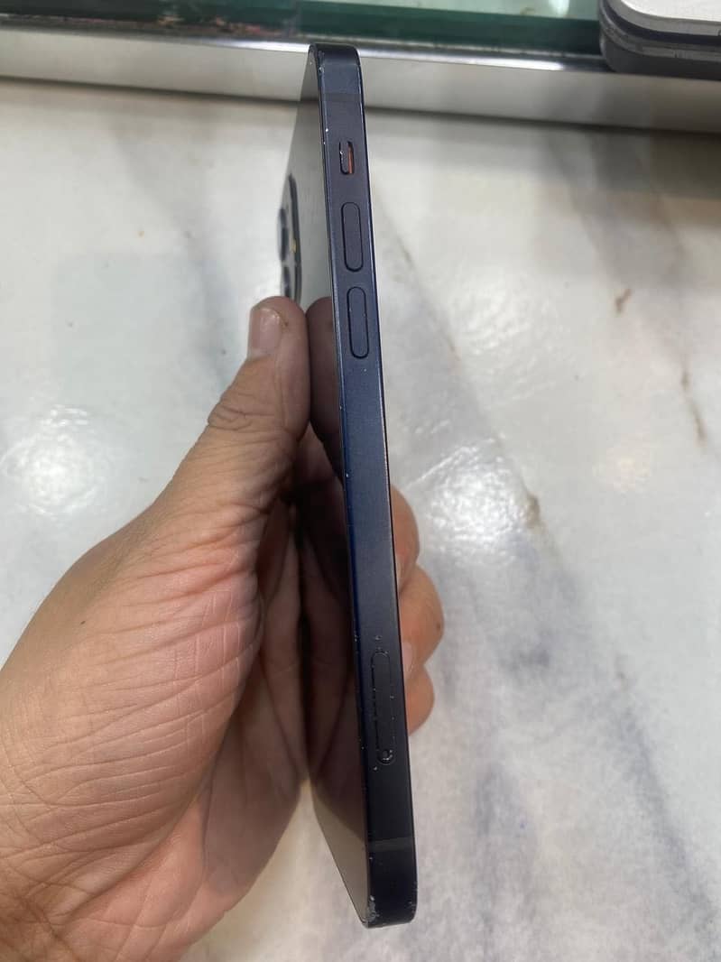 iPhone 12 waterpack 1