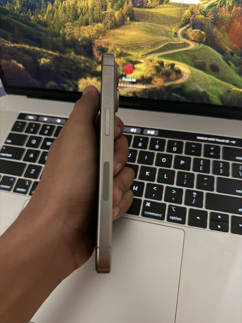Apple iPhone 15 Pro 2