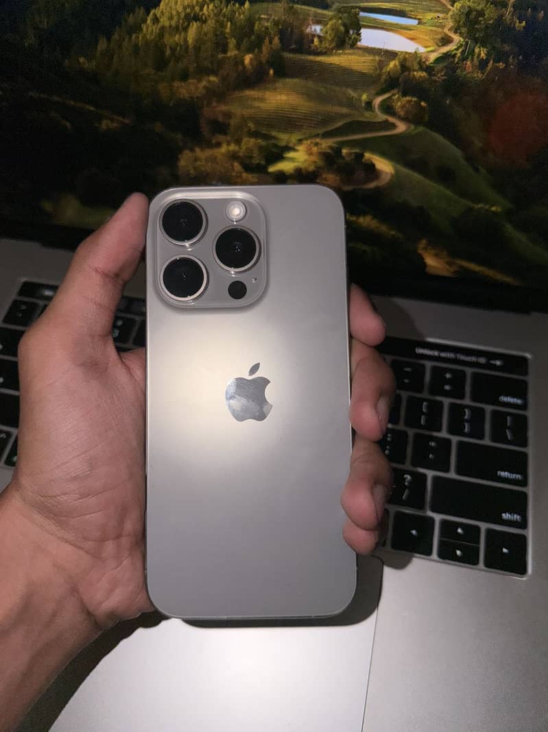 Apple iPhone 15 Pro 3
