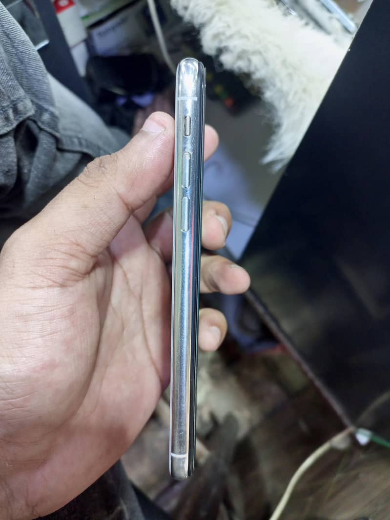 Apple iPhone X 3