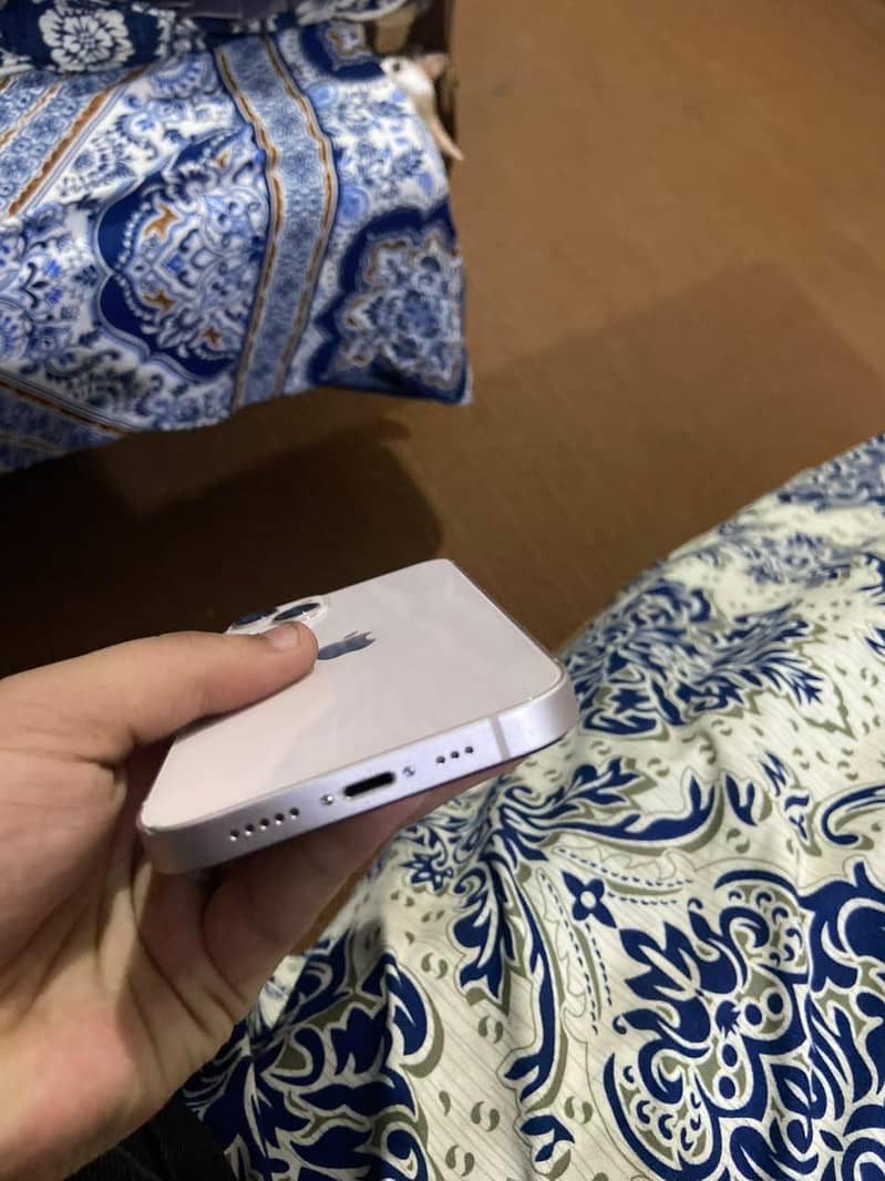 Apple iPhone 13 0