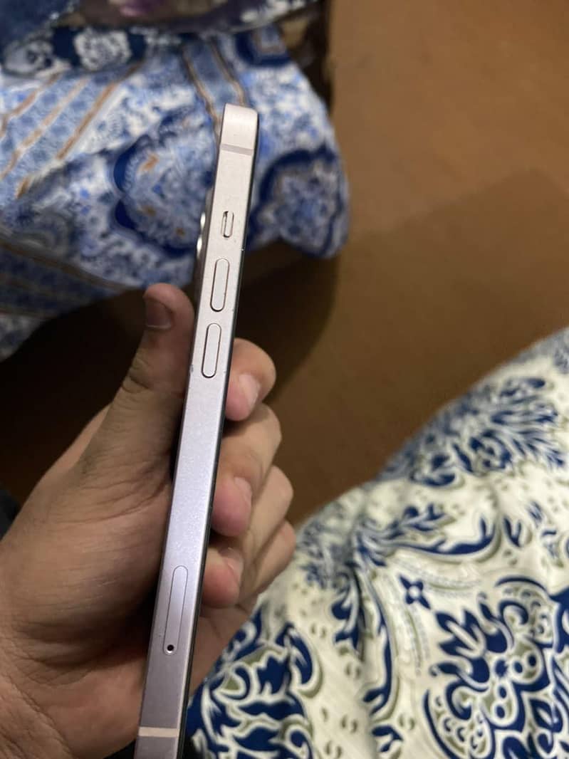 Apple iPhone 13 2