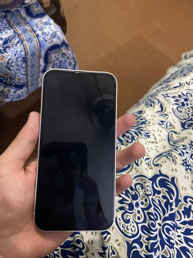Apple iPhone 13 4