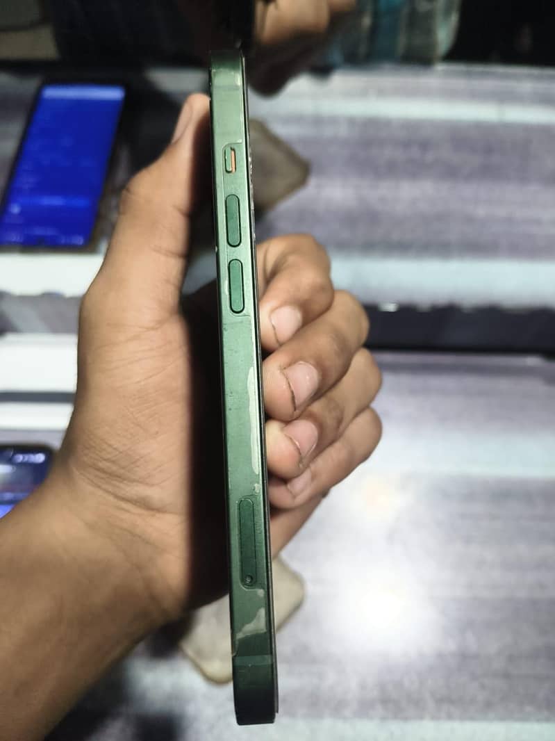 Apple iPhone 13 1