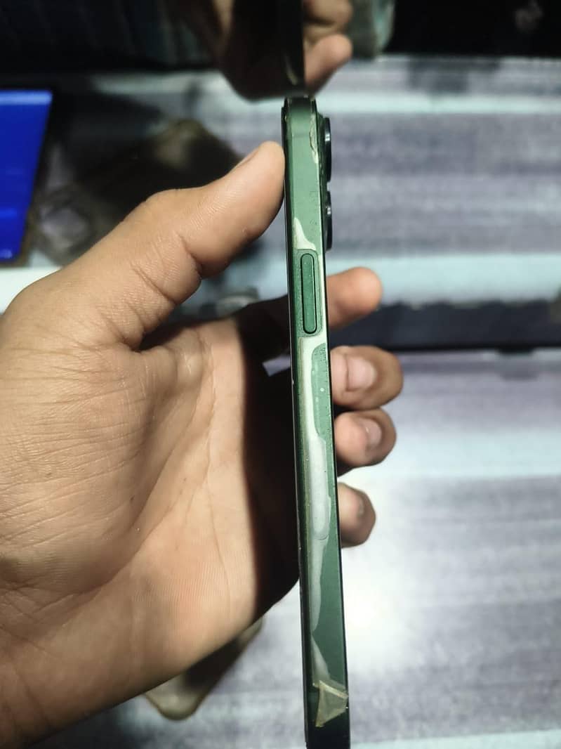 Apple iPhone 13 2
