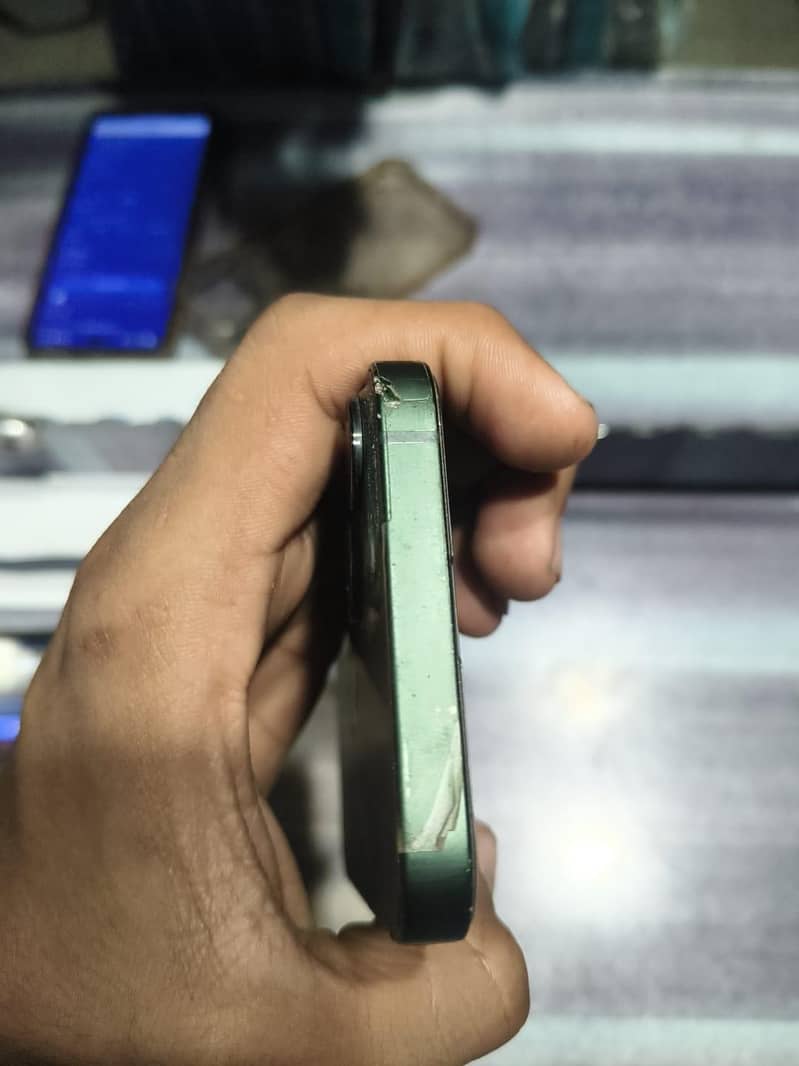Apple iPhone 13 3