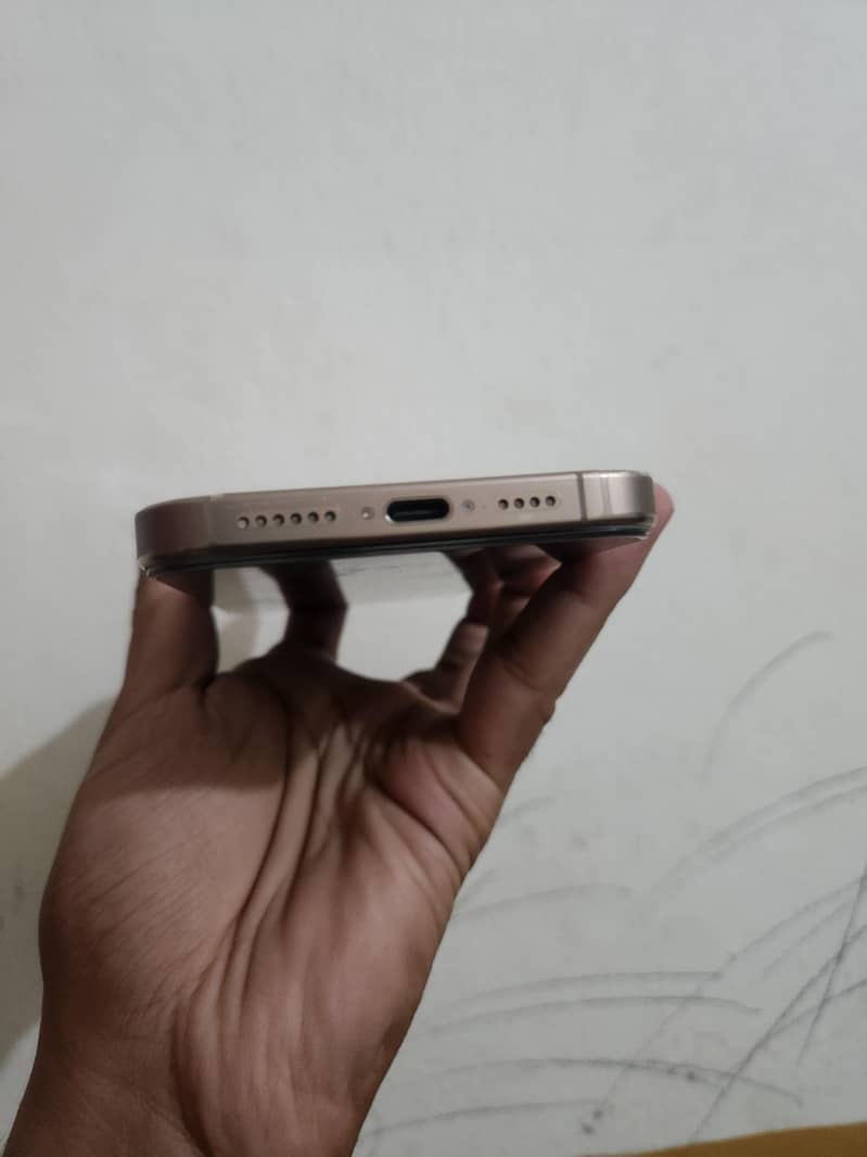 Apple iPhone 16 Pro Max 6