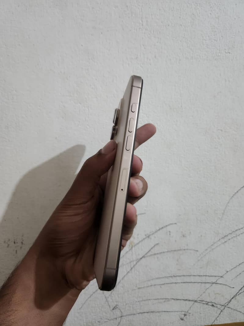 Apple iPhone 16 Pro Max 7