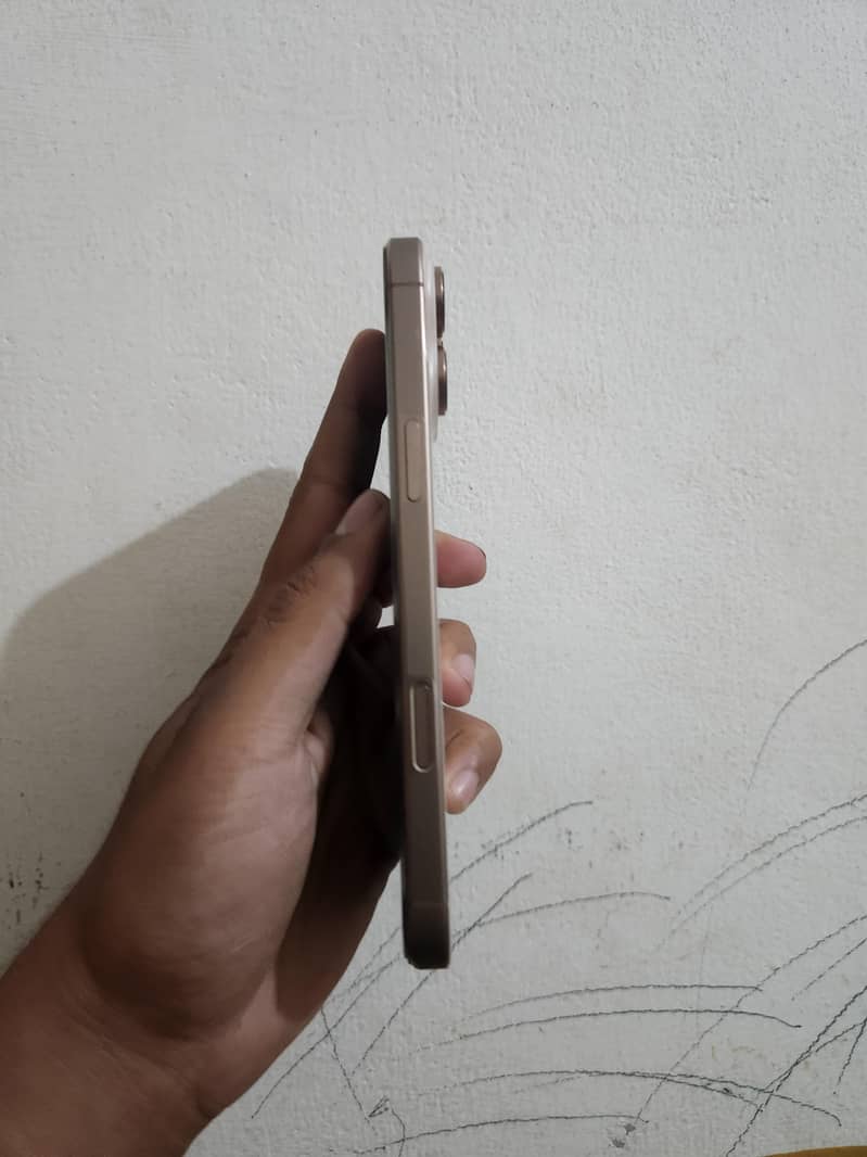 Apple iPhone 16 Pro Max 8