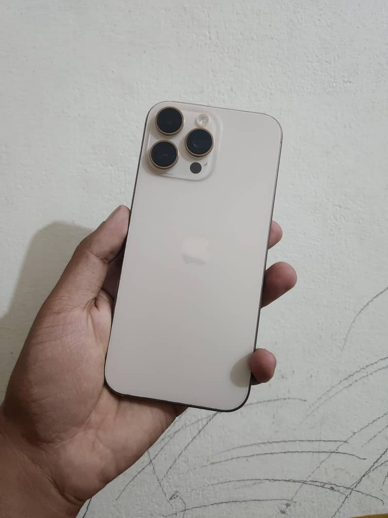 Apple iPhone 16 Pro Max 9