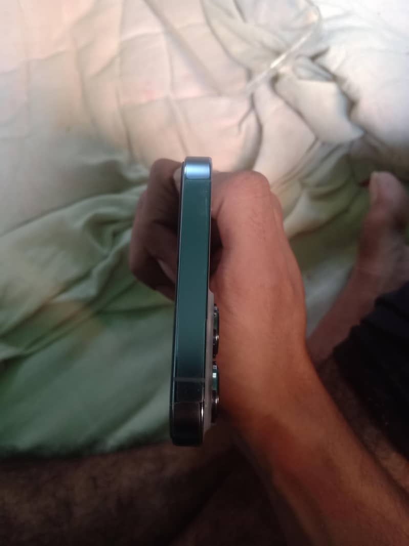 Apple iPhone 13 Pro Max 2
