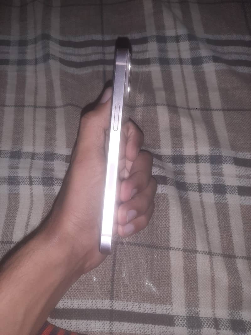 Apple iPhone 13 2