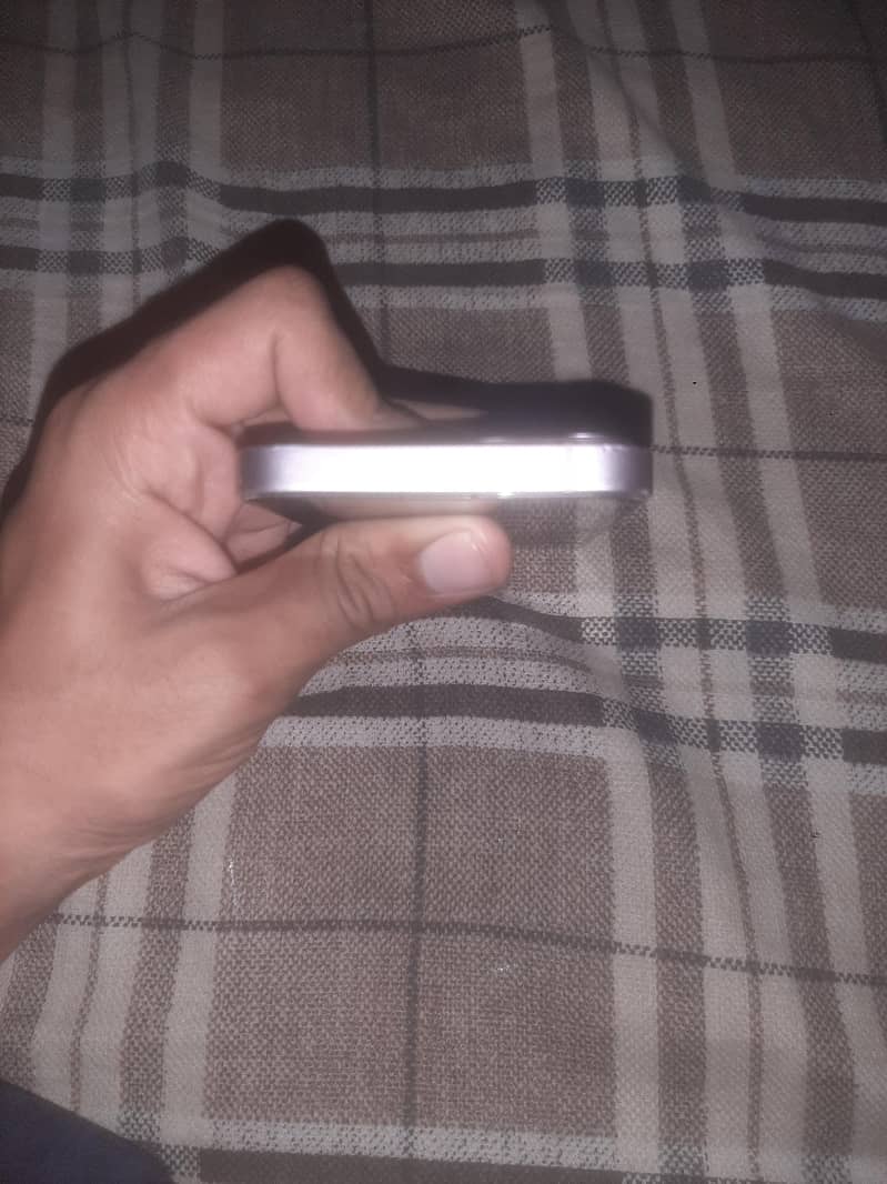 Apple iPhone 13 3