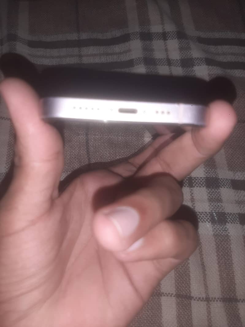 Apple iPhone 13 4