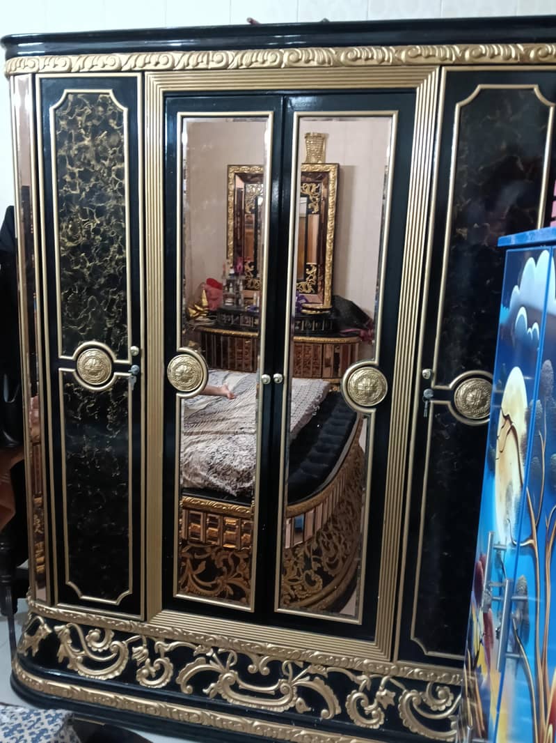 Master Bed Safe Almari Dressing 3