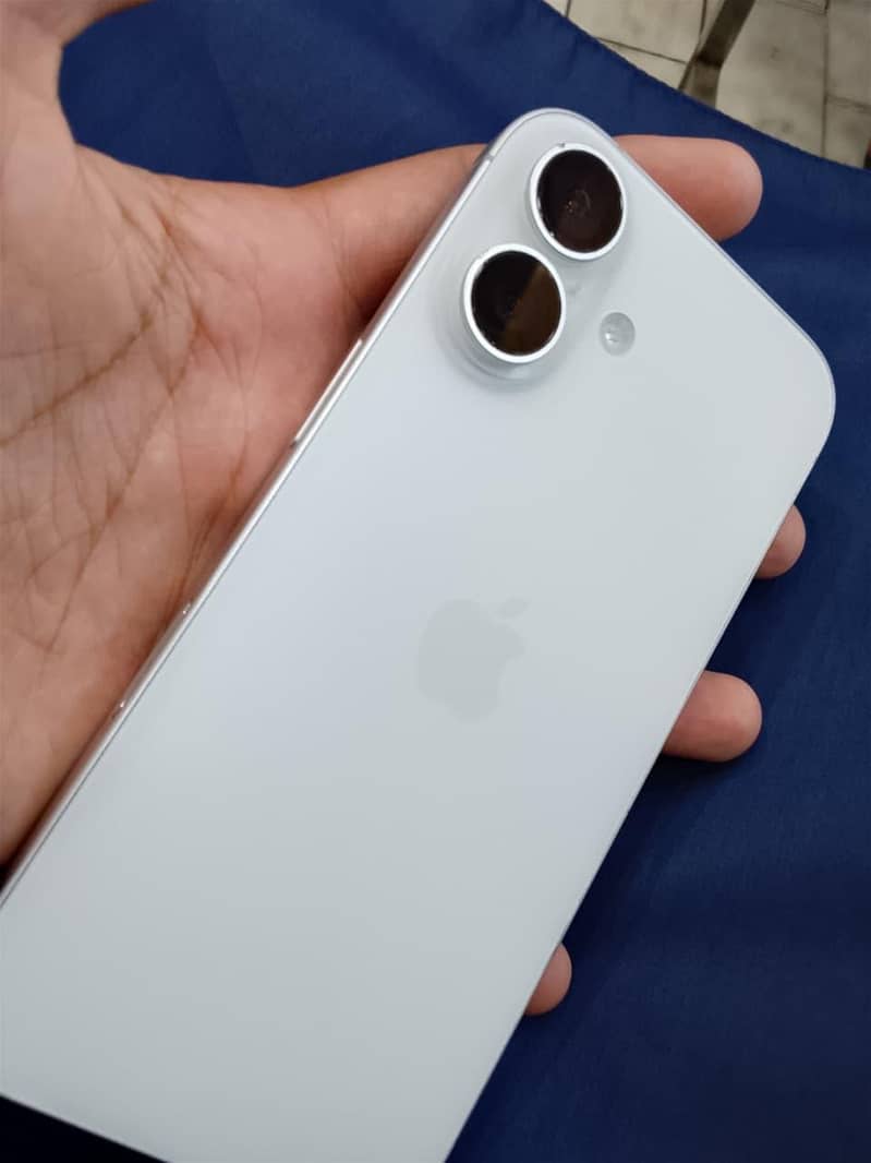 Apple iPhone 16 5