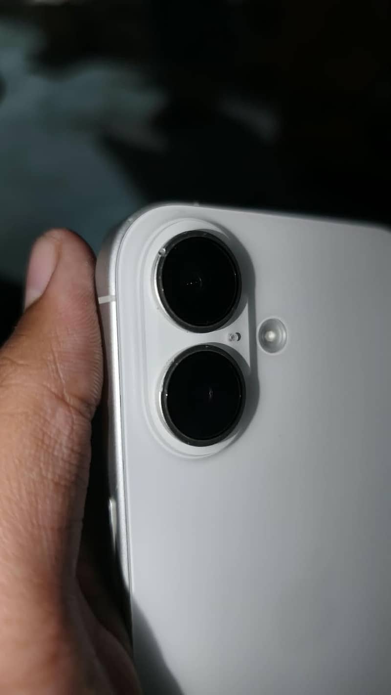 Apple iPhone 16 6