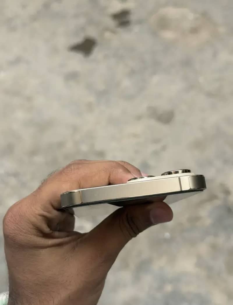 Apple iPhone 14 Pro Max 3