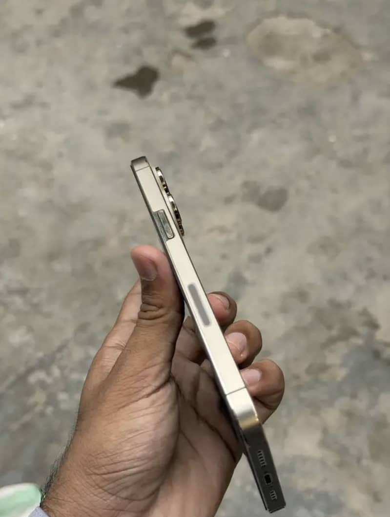 Apple iPhone 14 Pro Max 4