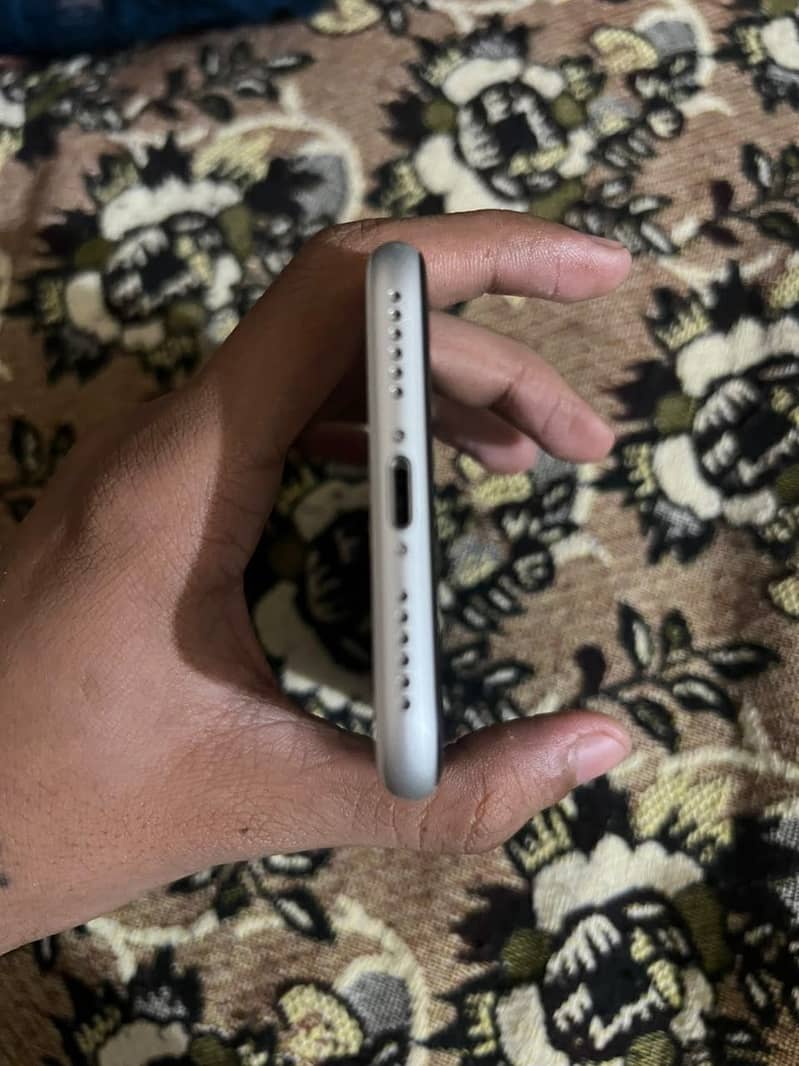 Apple iPhone SE 4