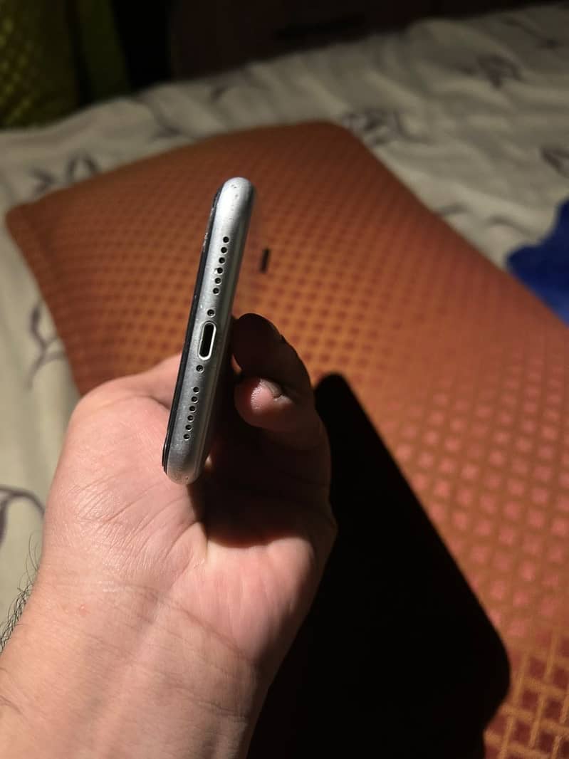 Apple iPhone XR 3