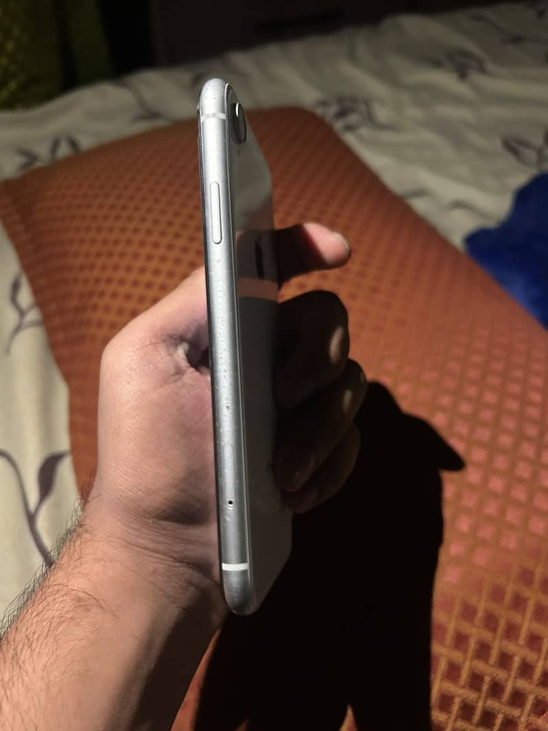 Apple iPhone XR 4