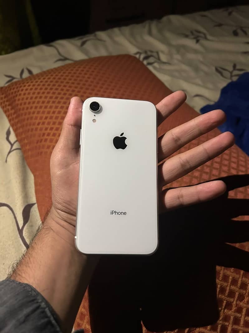 Apple iPhone XR 7