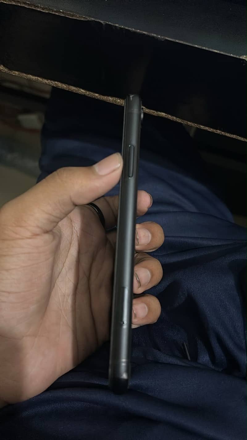 Apple iPhone XR 4