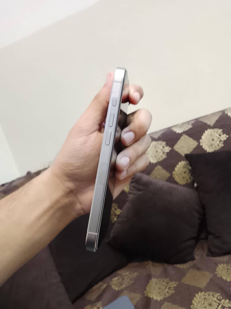 Apple iPhone 15 Pro 2