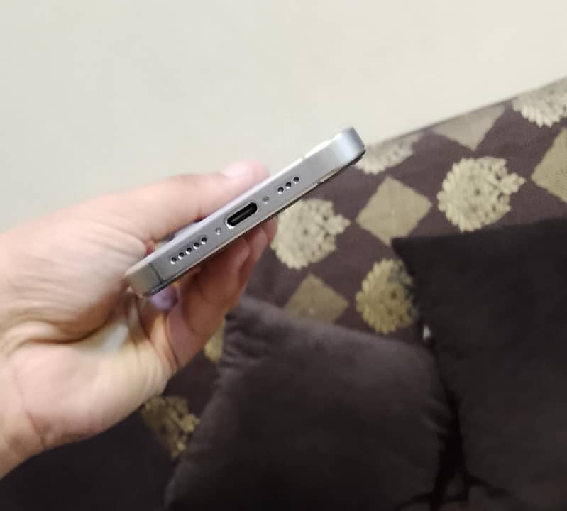 Apple iPhone 15 Pro 3