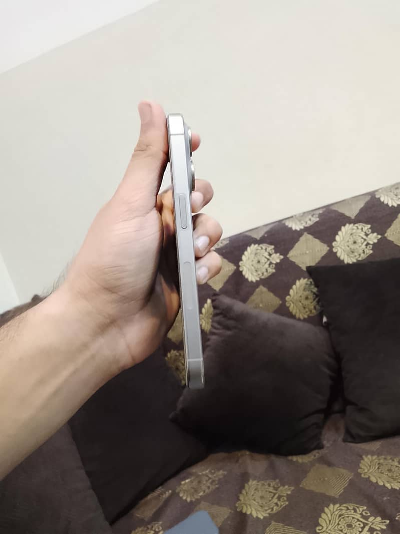 Apple iPhone 15 Pro 6