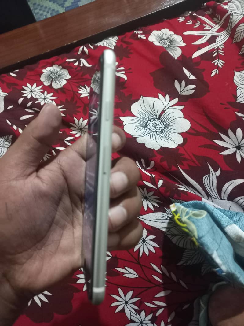 Apple iPhone SE 3