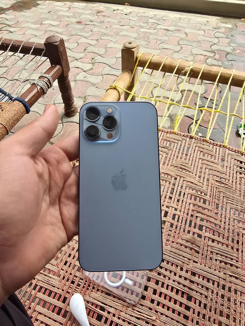 Apple iPhone 13 Pro Max 0