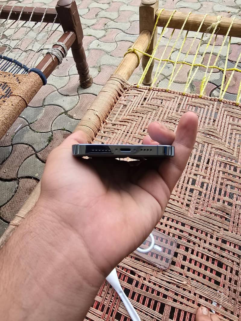 Apple iPhone 13 Pro Max 8