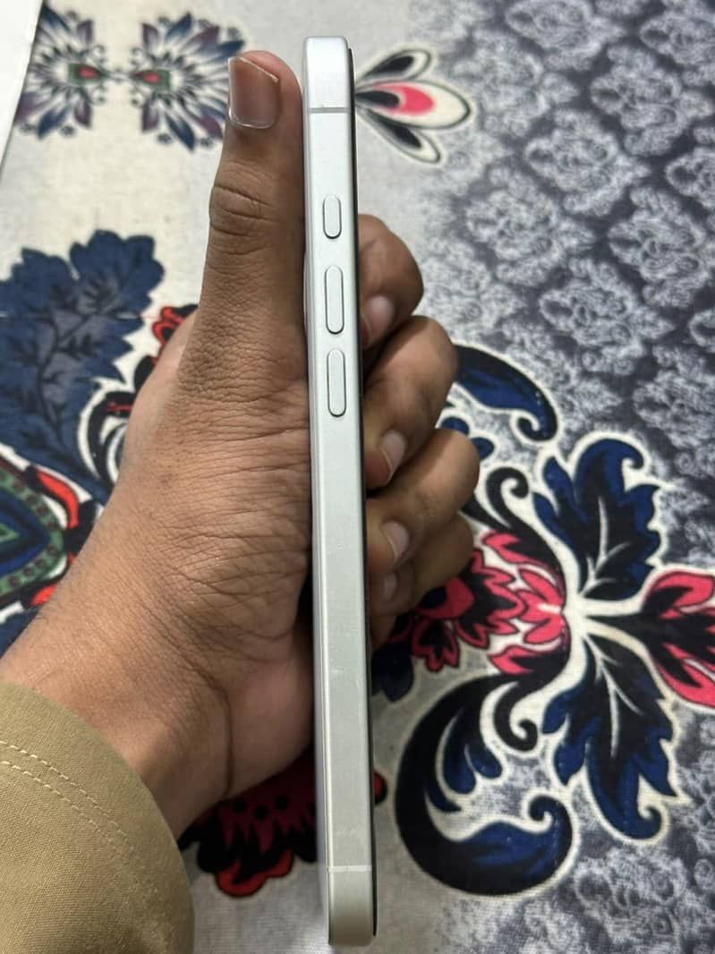 Apple iPhone 16 Plus 1