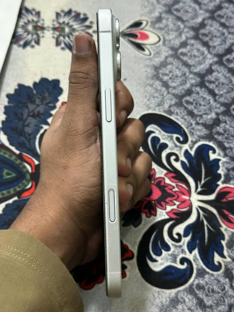 Apple iPhone 16 Plus 3