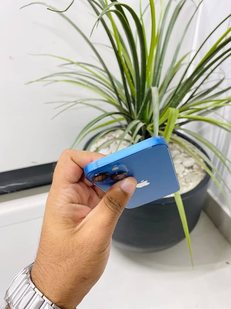 Apple iPhone 13 4