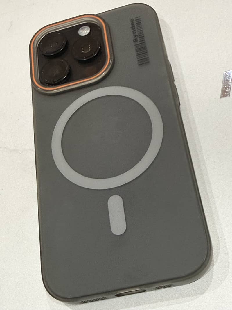 Apple iPhone 16 Pro 1