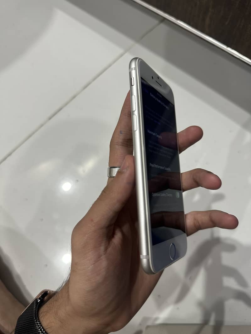 Apple iPhone 8 3