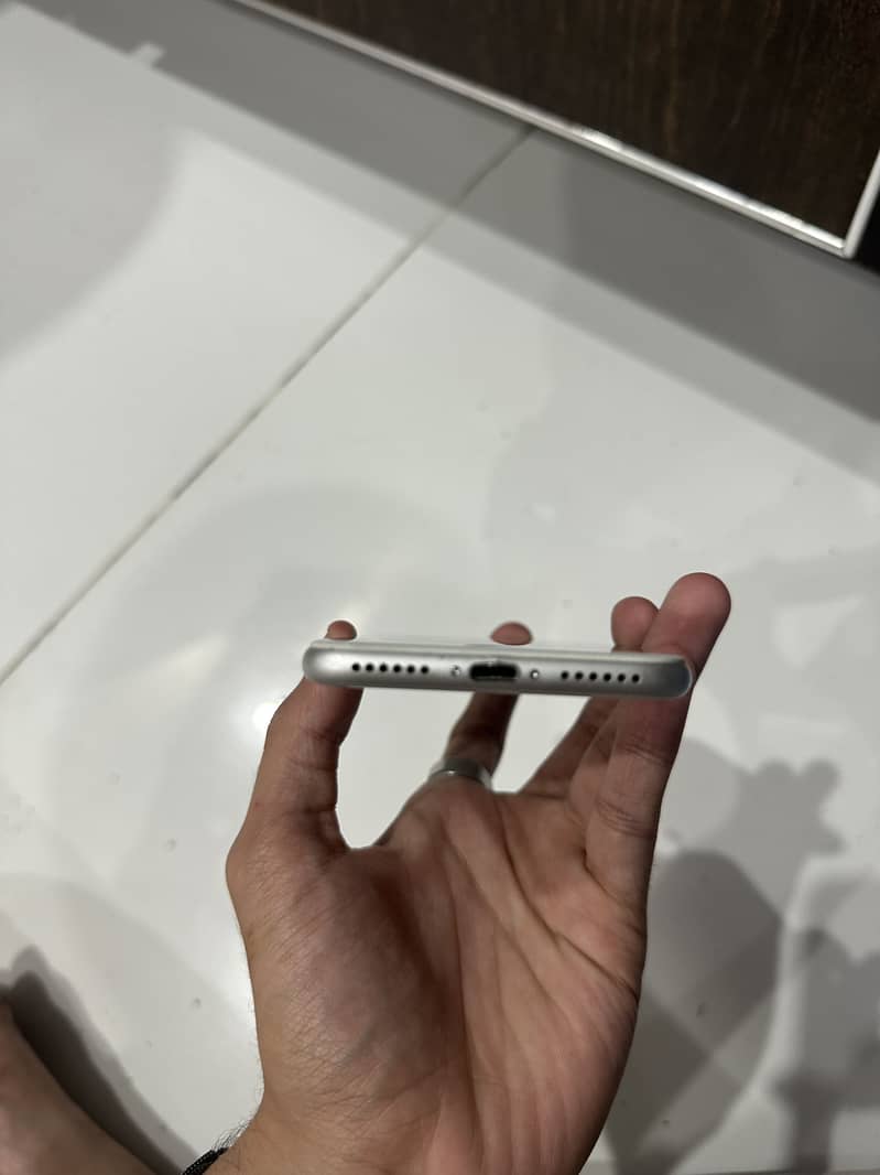 Apple iPhone 8 4