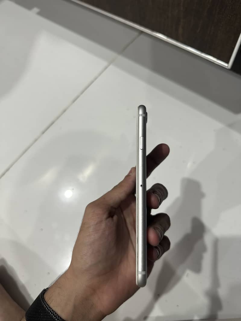 Apple iPhone 8 5