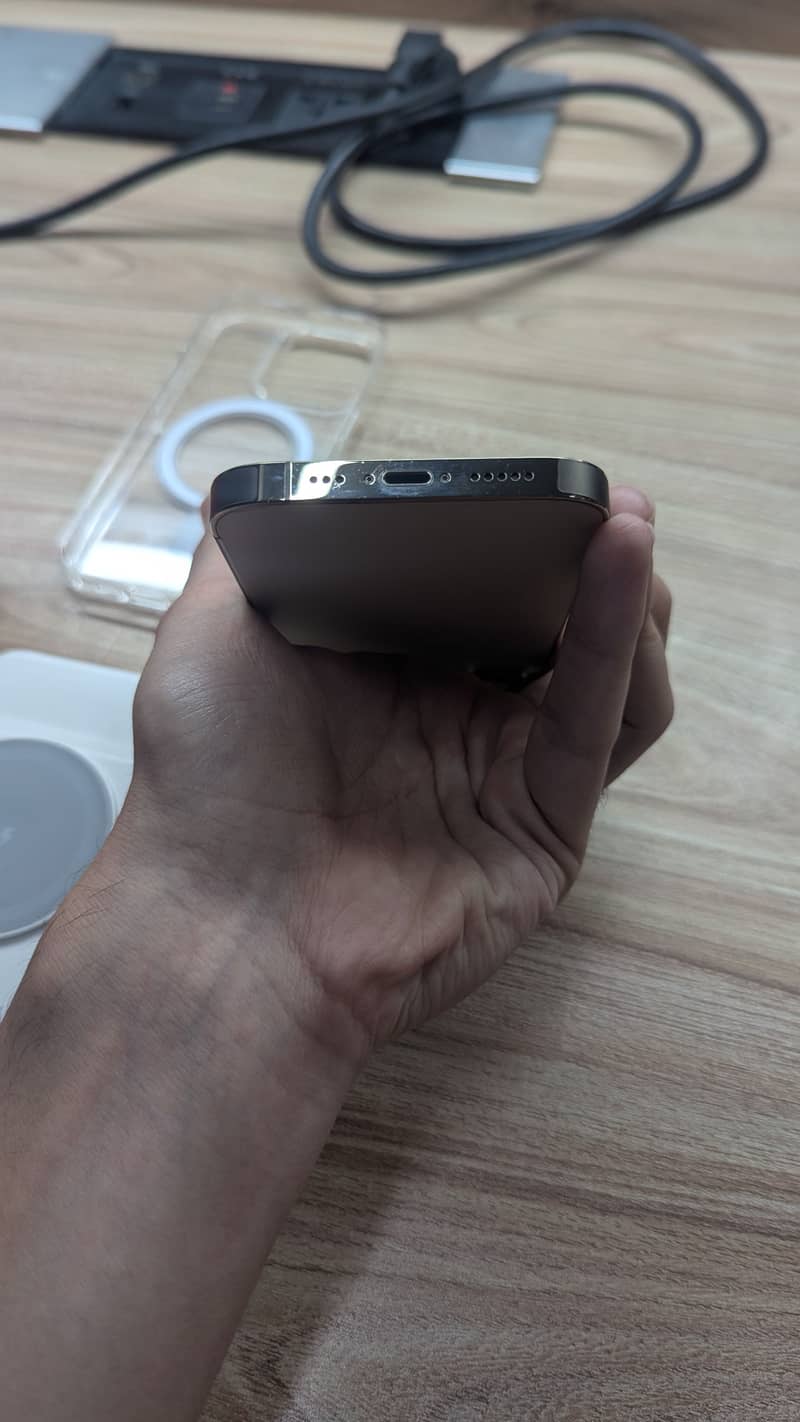 Apple iPhone 14 Pro JV 6